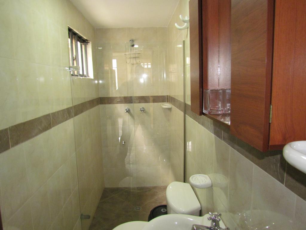 Poblado Brownstone Apartment Medellin Room photo