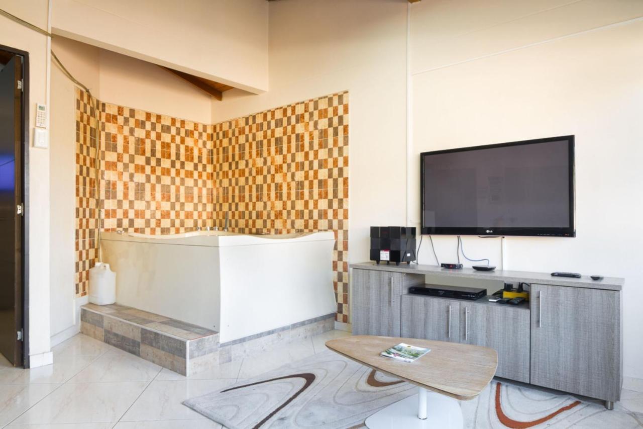 Poblado Brownstone Apartment Medellin Exterior photo